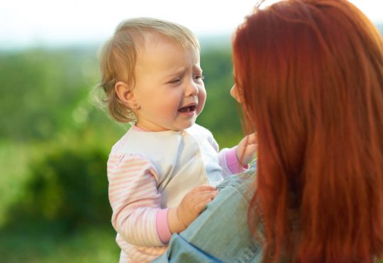 dijete plače u javnosti